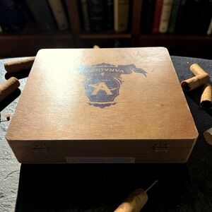 Vintage Varadero Finest Churchill Wooden Cigar Box Empty Cedar Storage 8x8x2